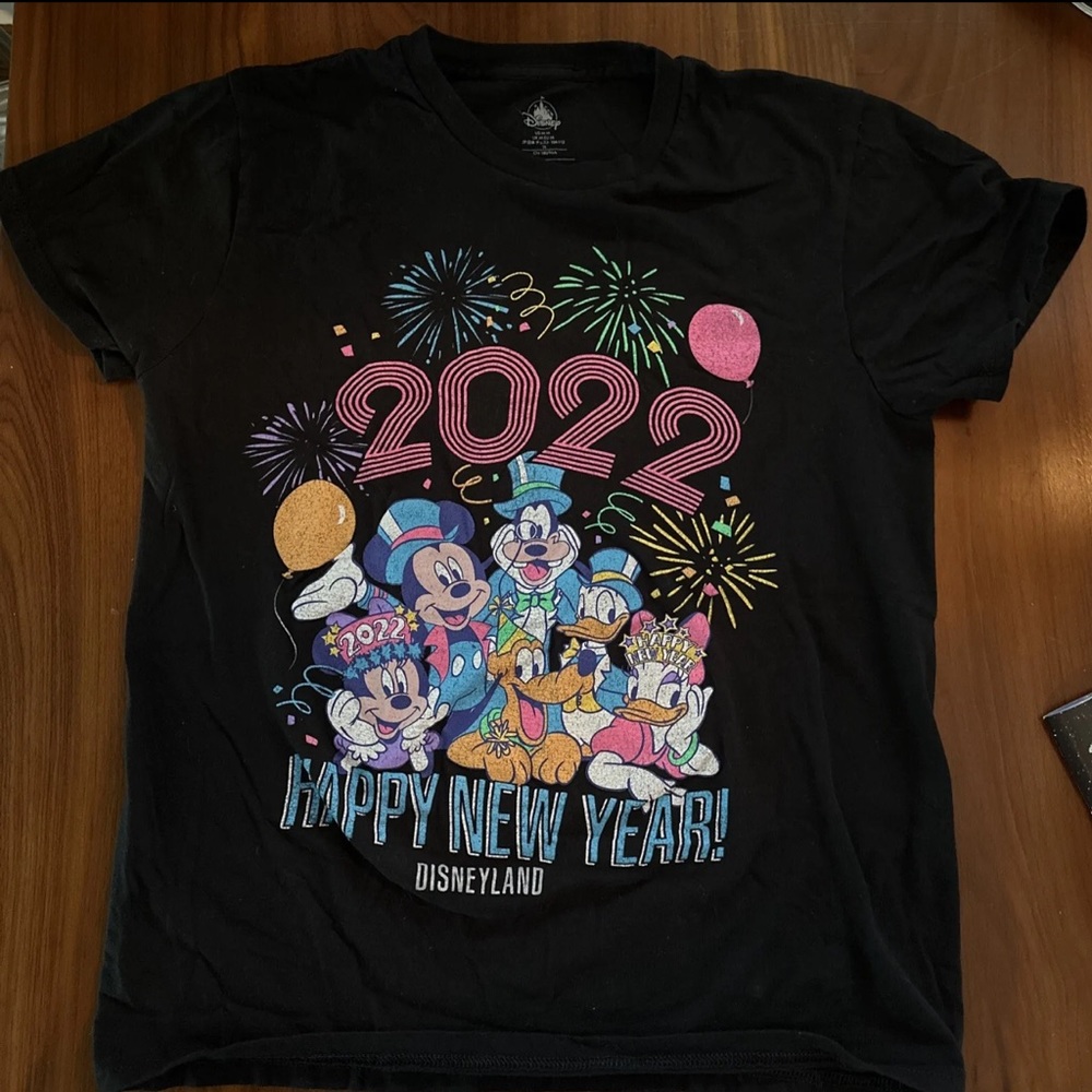 Disney Parks Happy‎ New Year 2022 Mickey Character T-Shirt Size Medium